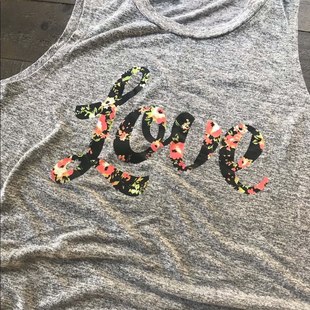 LOVE Top! ♥️🌷🌼 - Picture 2 of 4